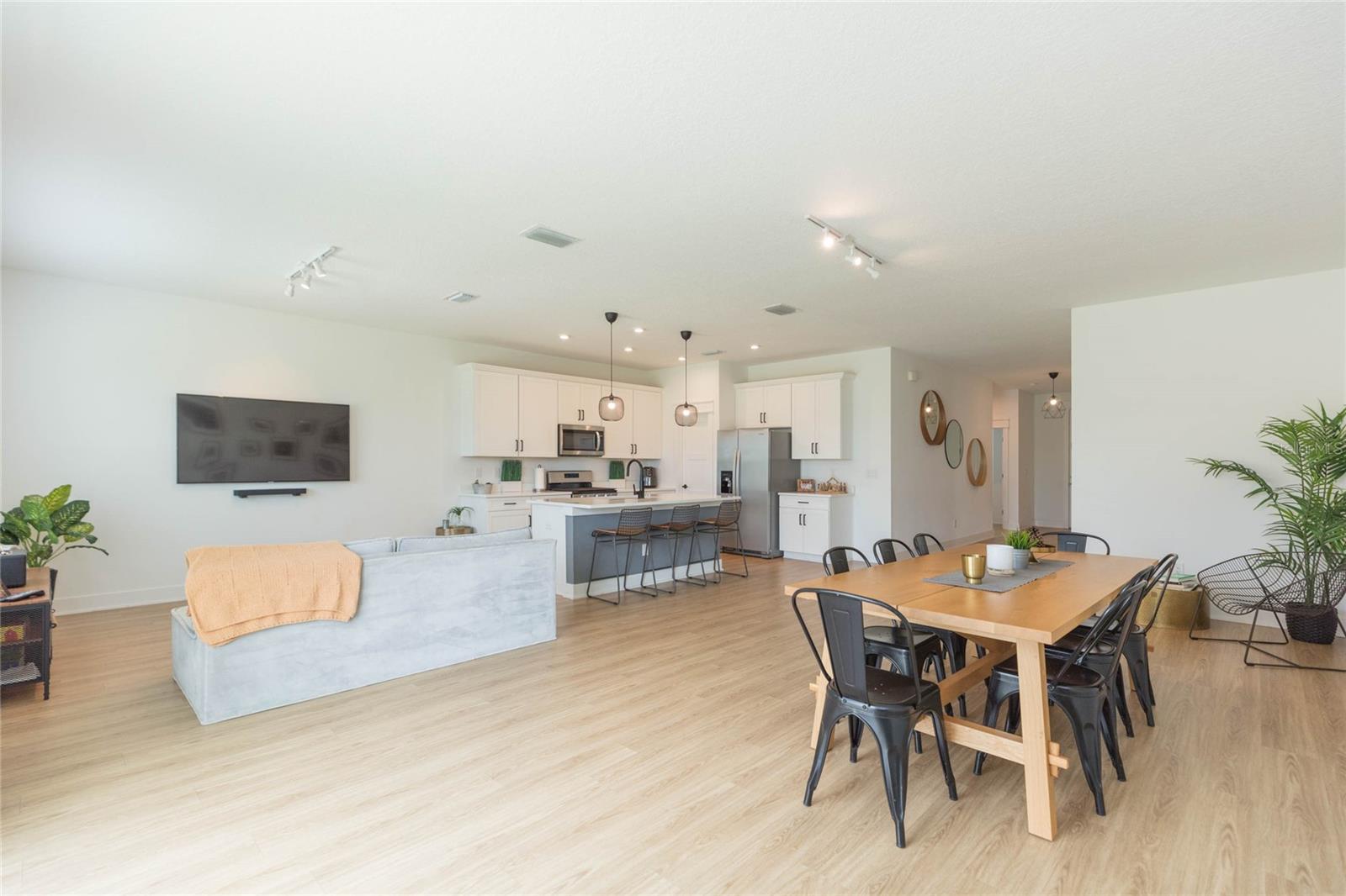7122 ESTERO CT