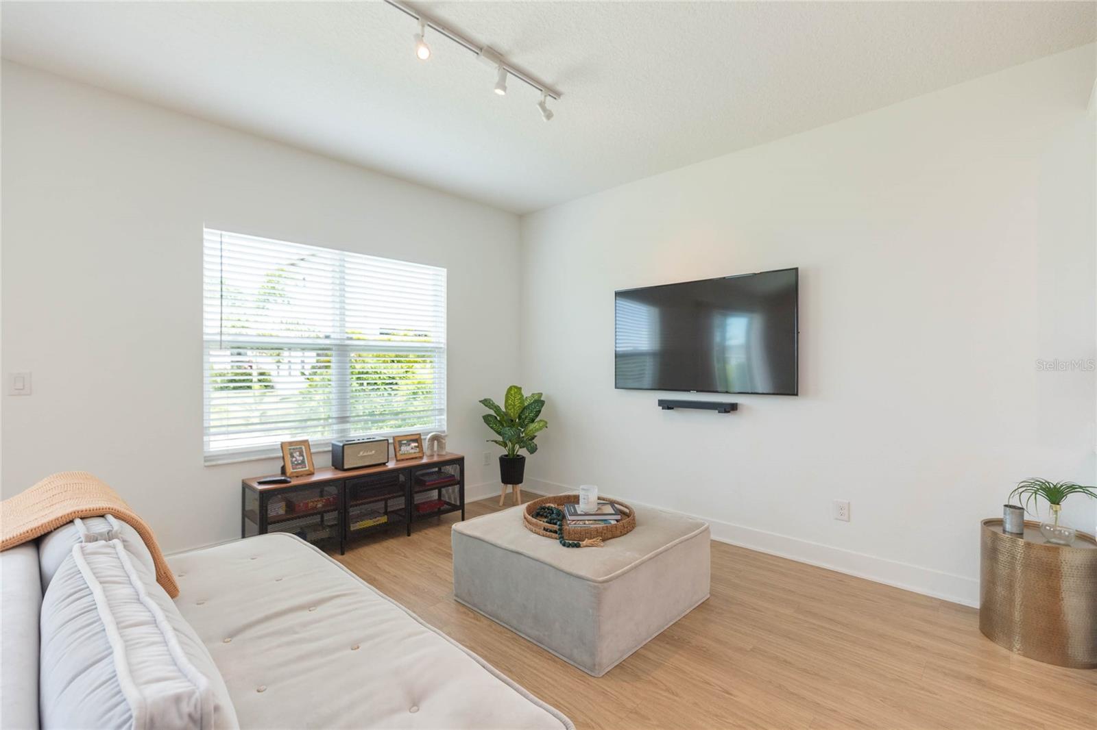 7122 ESTERO CT