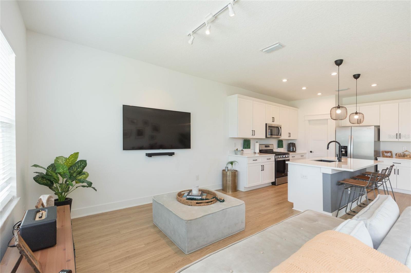 7122 ESTERO CT