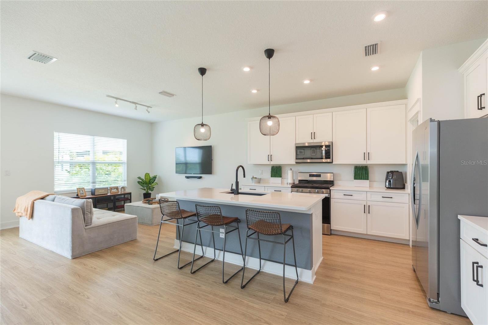 7122 ESTERO CT