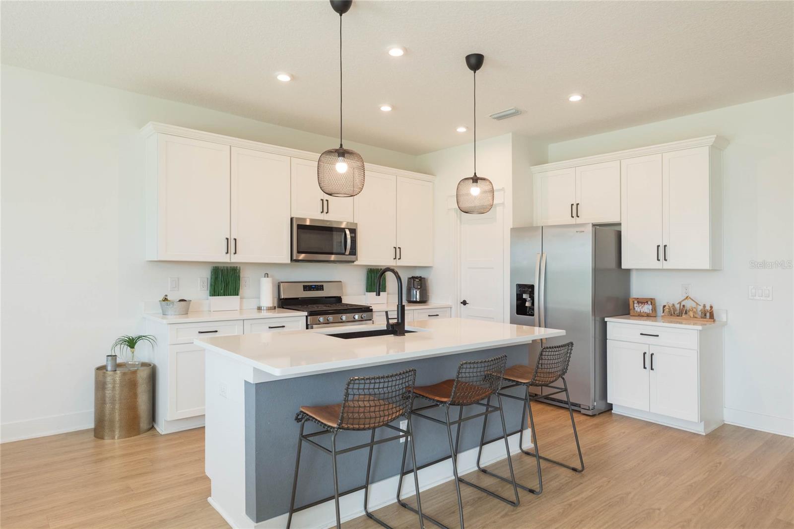 7122 ESTERO CT