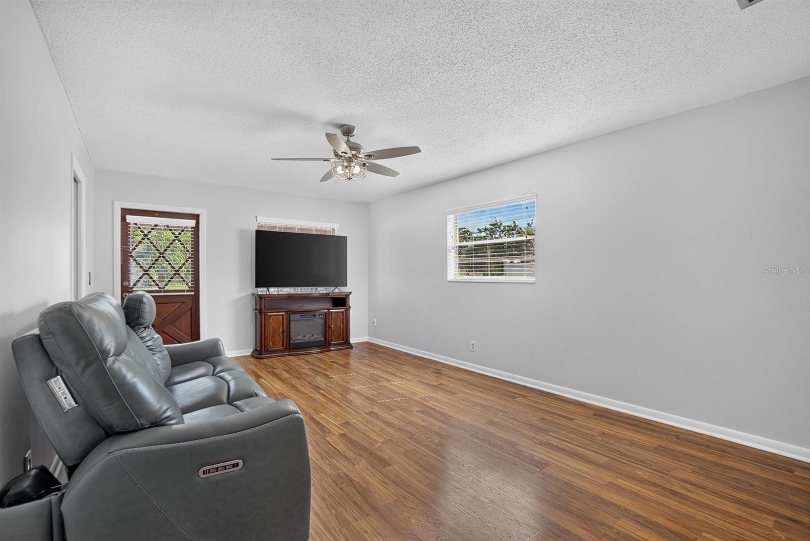 403 ALMA DR
