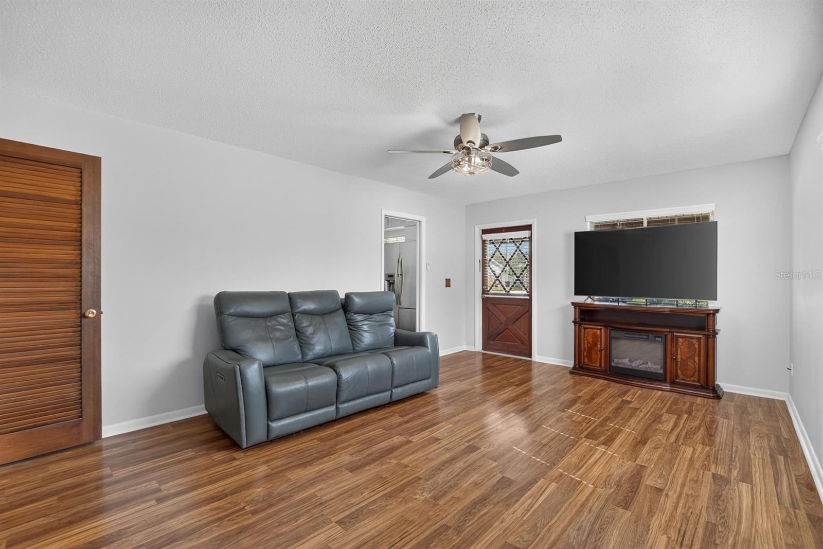 403 ALMA DR