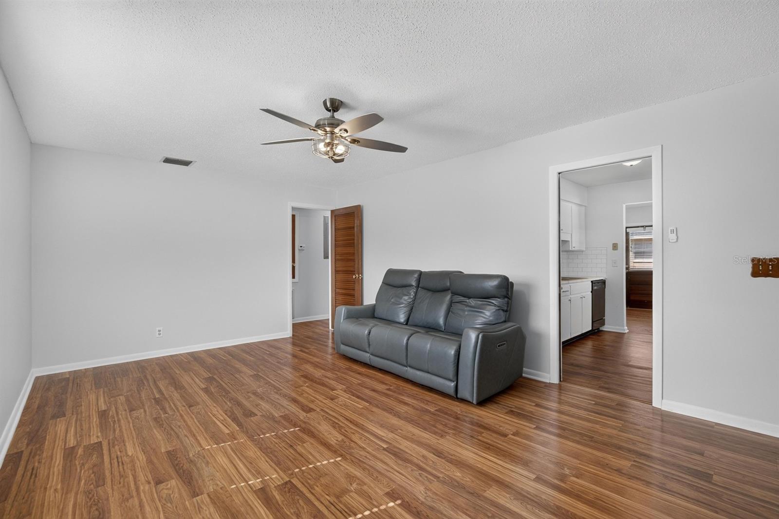 403 ALMA DR