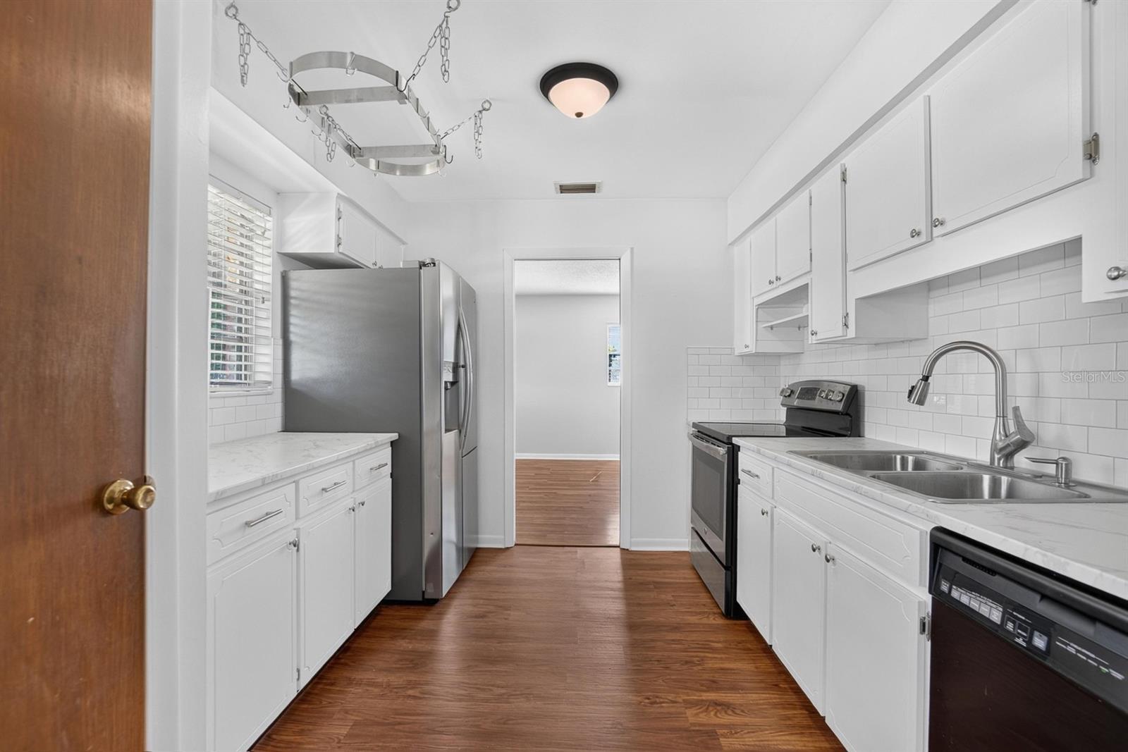 403 ALMA DR