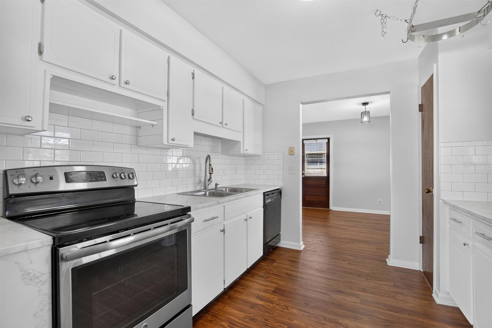 403 ALMA DR