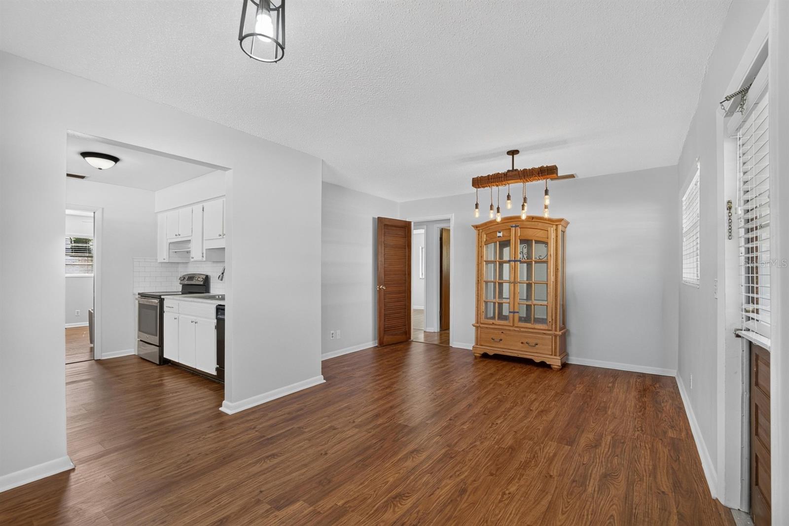 403 ALMA DR