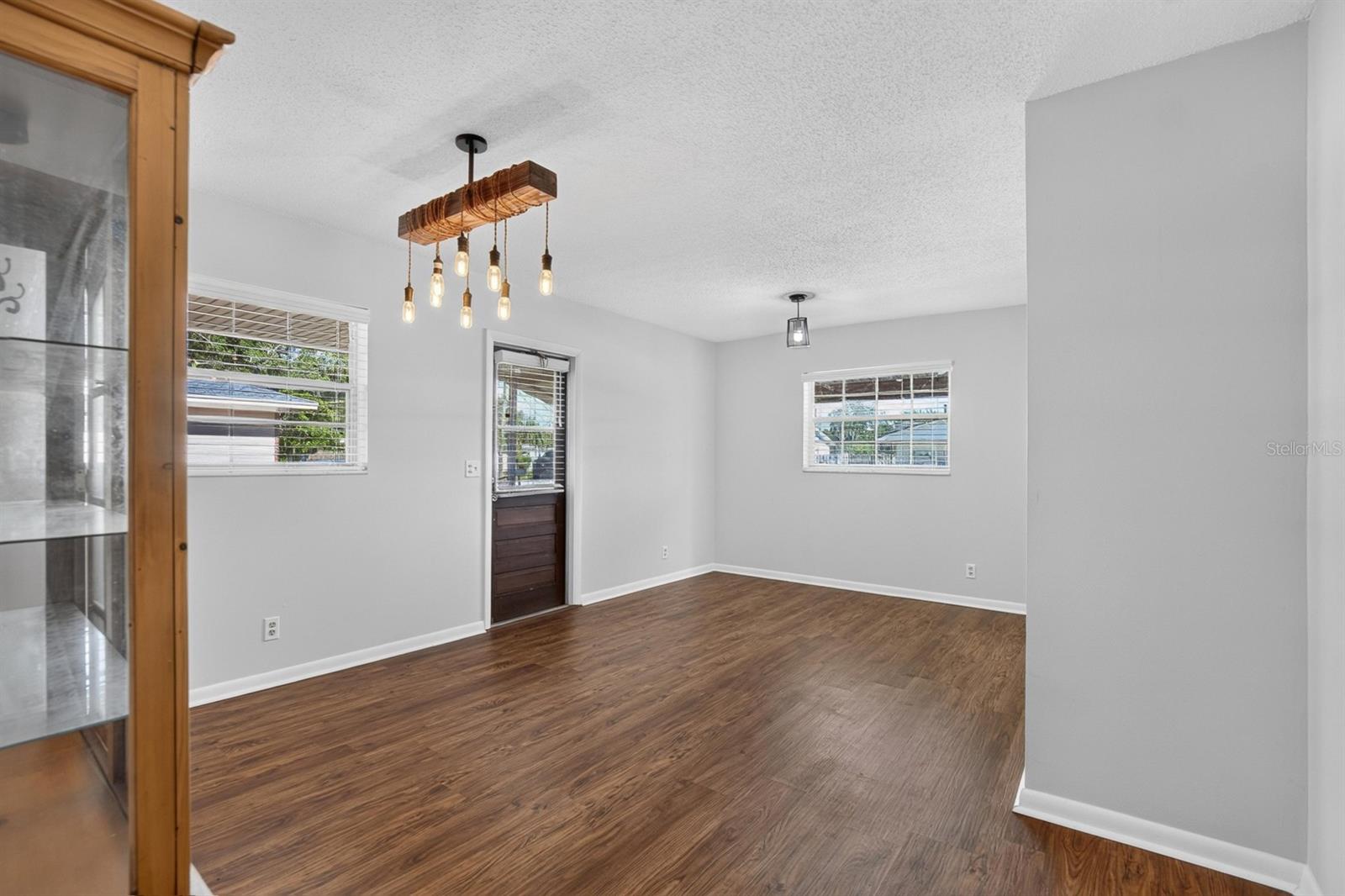 403 ALMA DR
