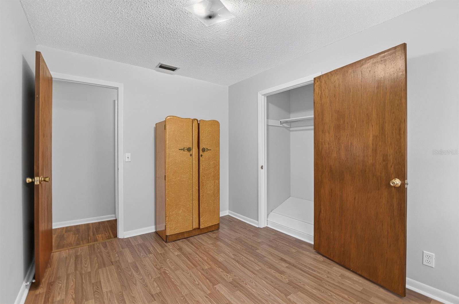 403 ALMA DR