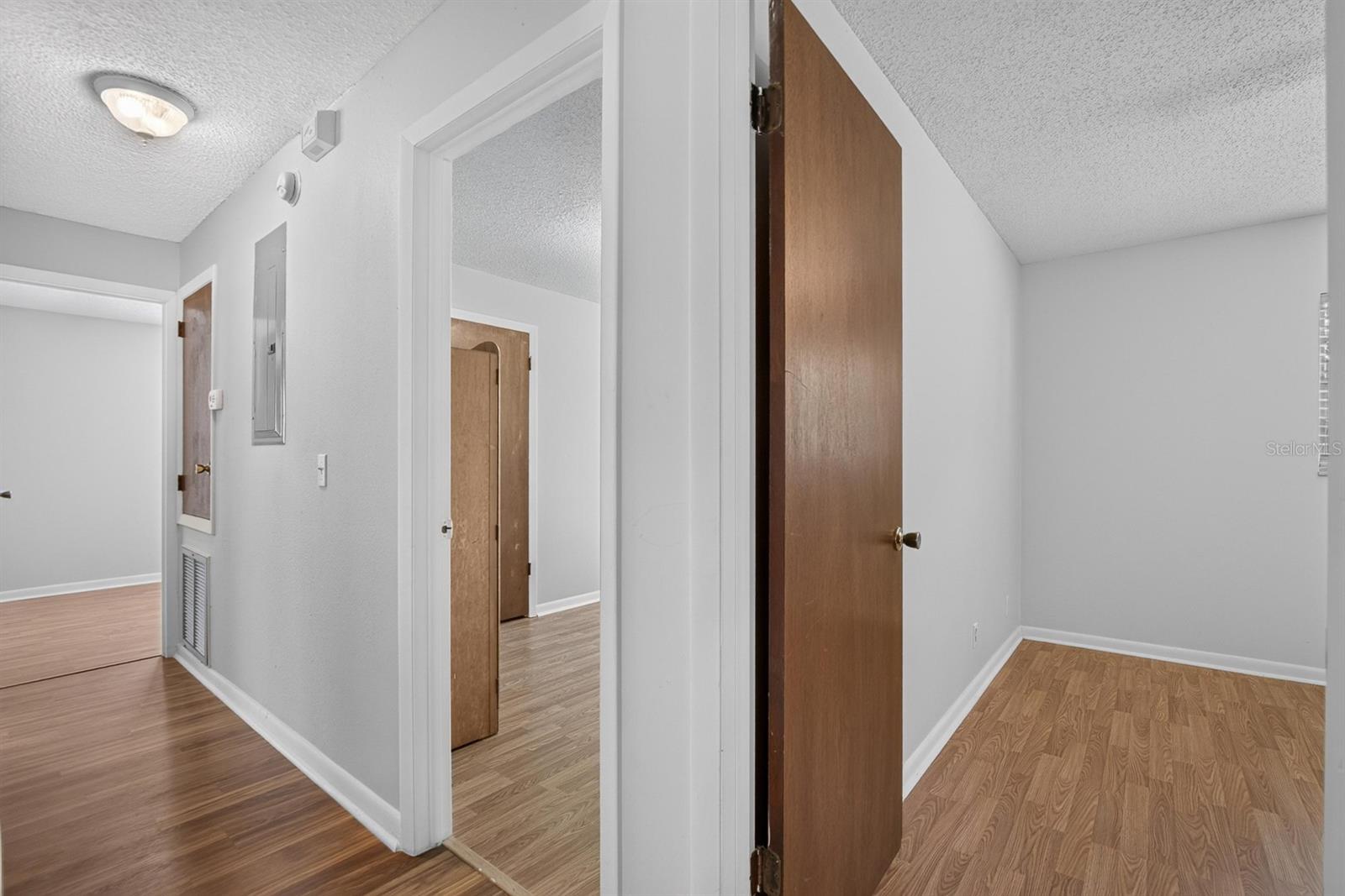 403 ALMA DR