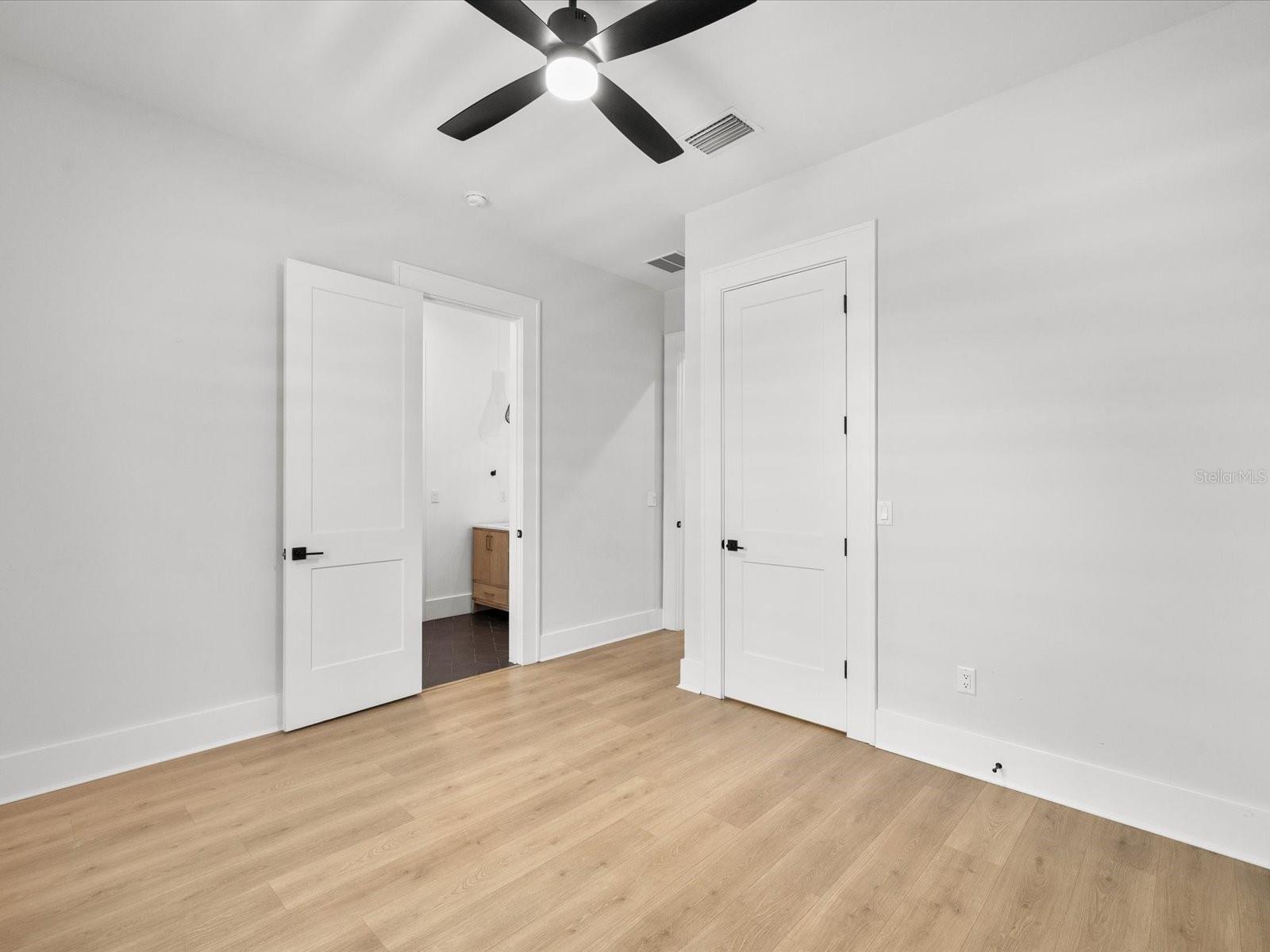 2123 S CORTEZ AVE