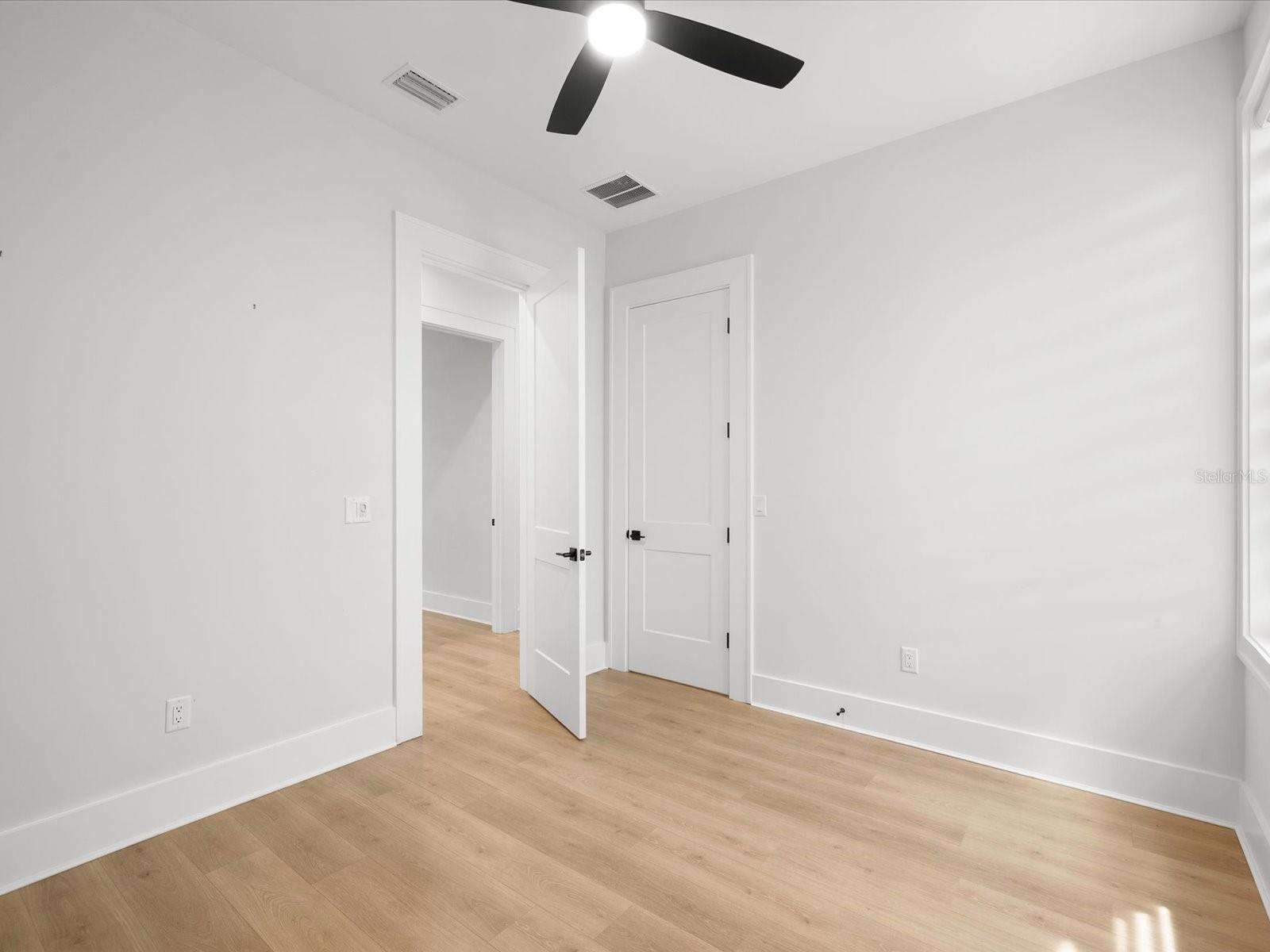 2123 S CORTEZ AVE