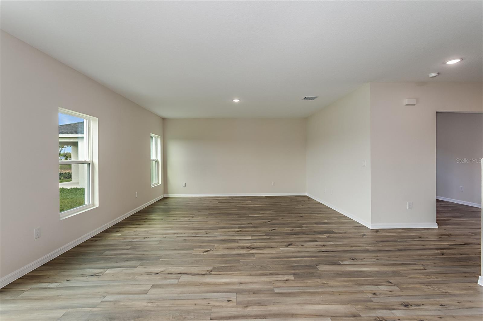 36715 THORNHEDGE DR