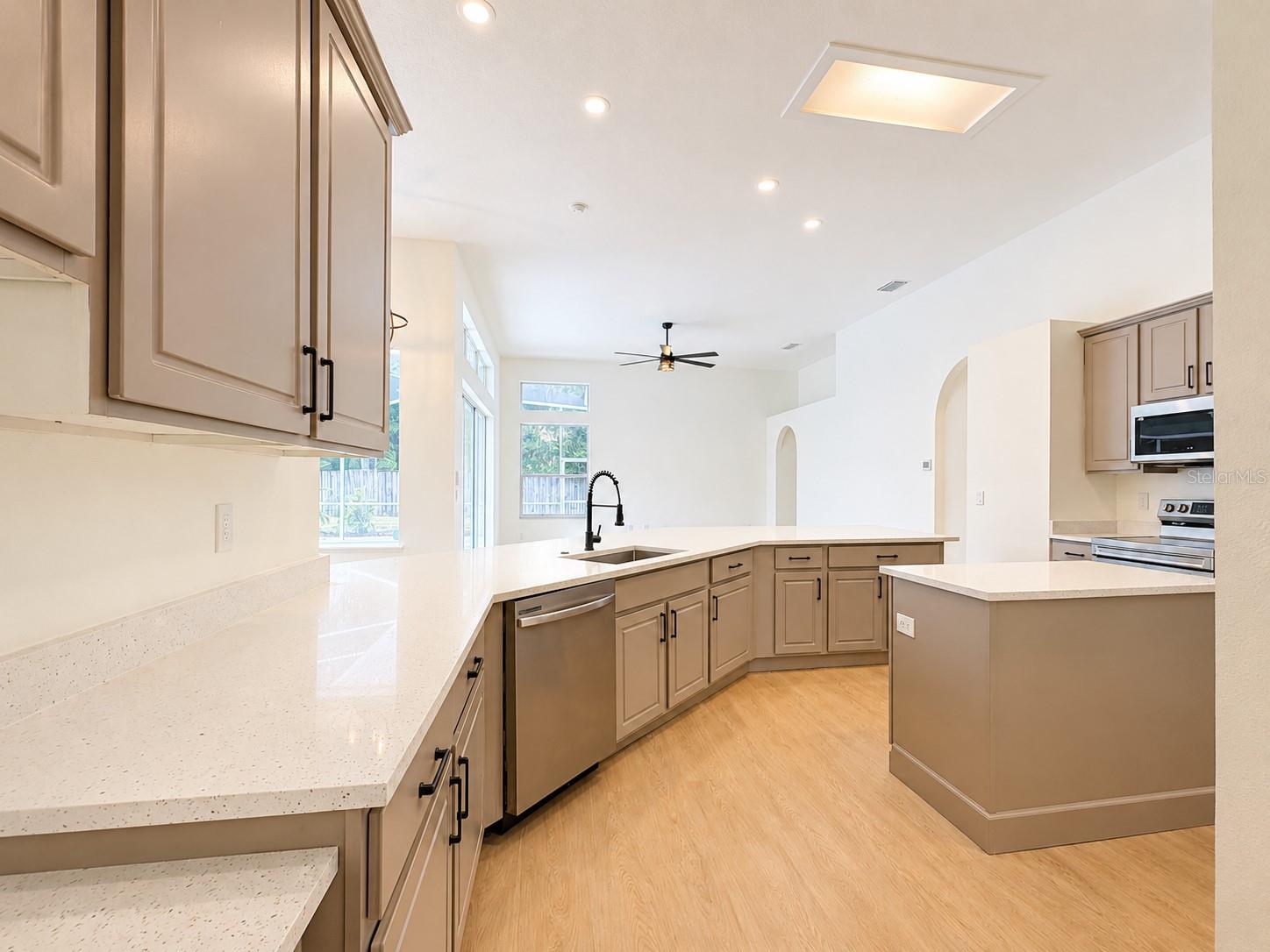 2532 BELLWOOD DR