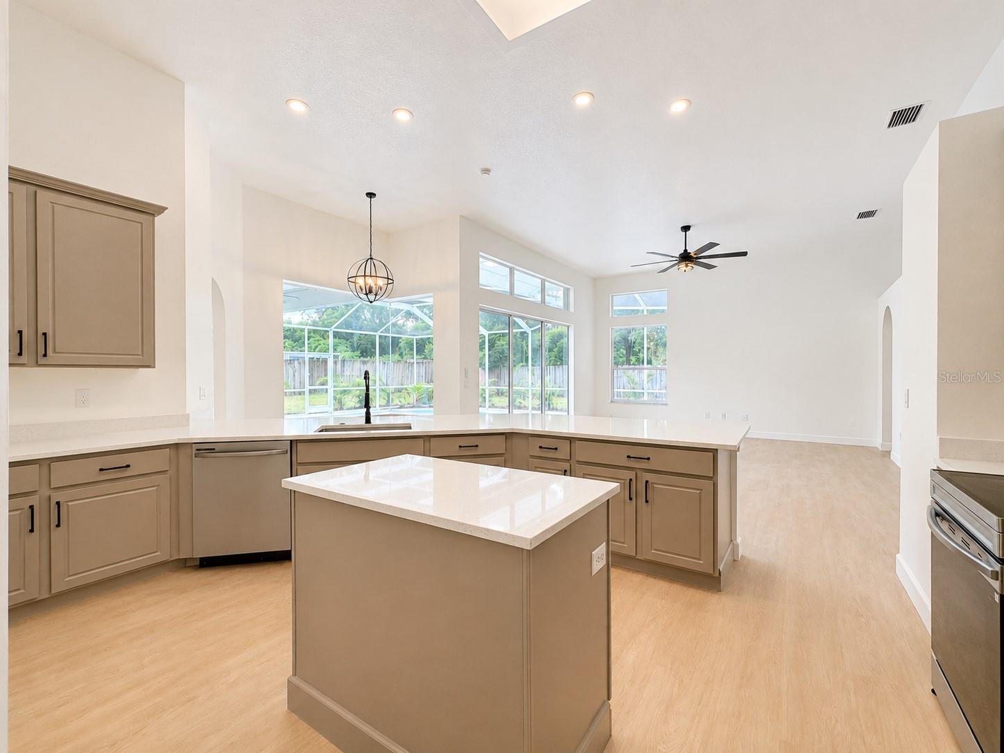 2532 BELLWOOD DR