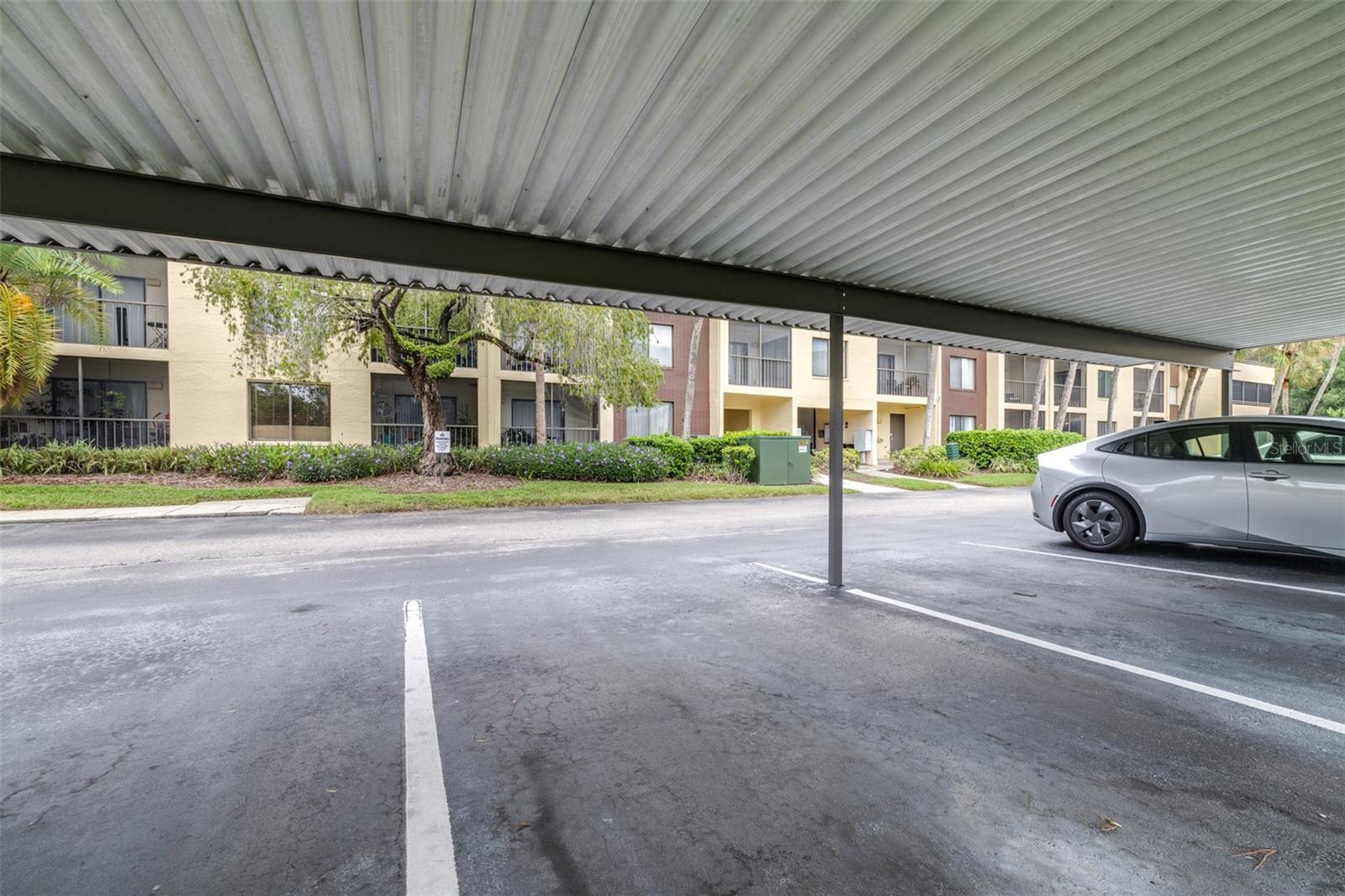 13602 S VILLAGE DR #1107