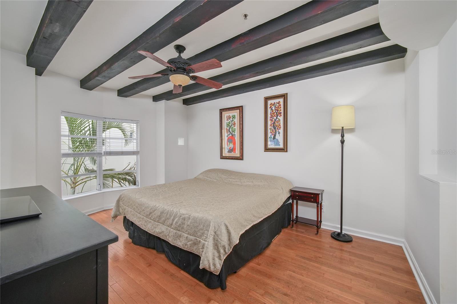 4950 BAYSHORE BLVD #16