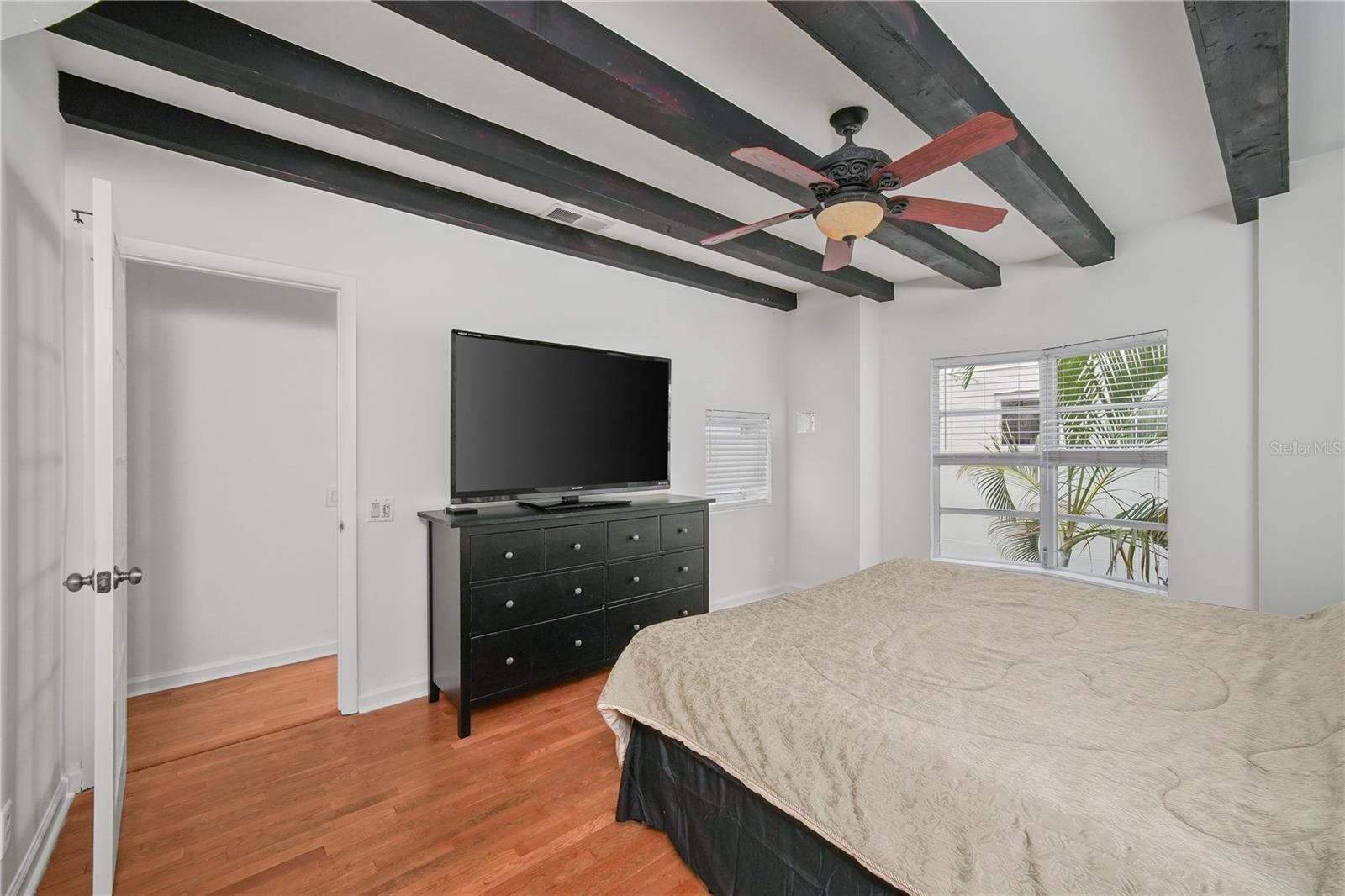 4950 BAYSHORE BLVD #16