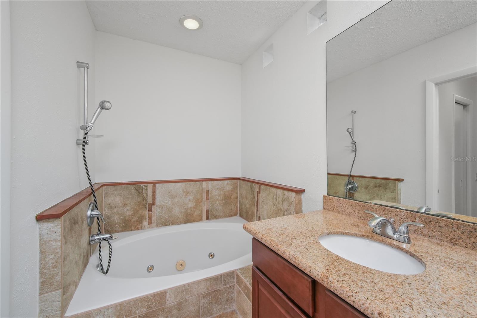 4950 BAYSHORE BLVD #16