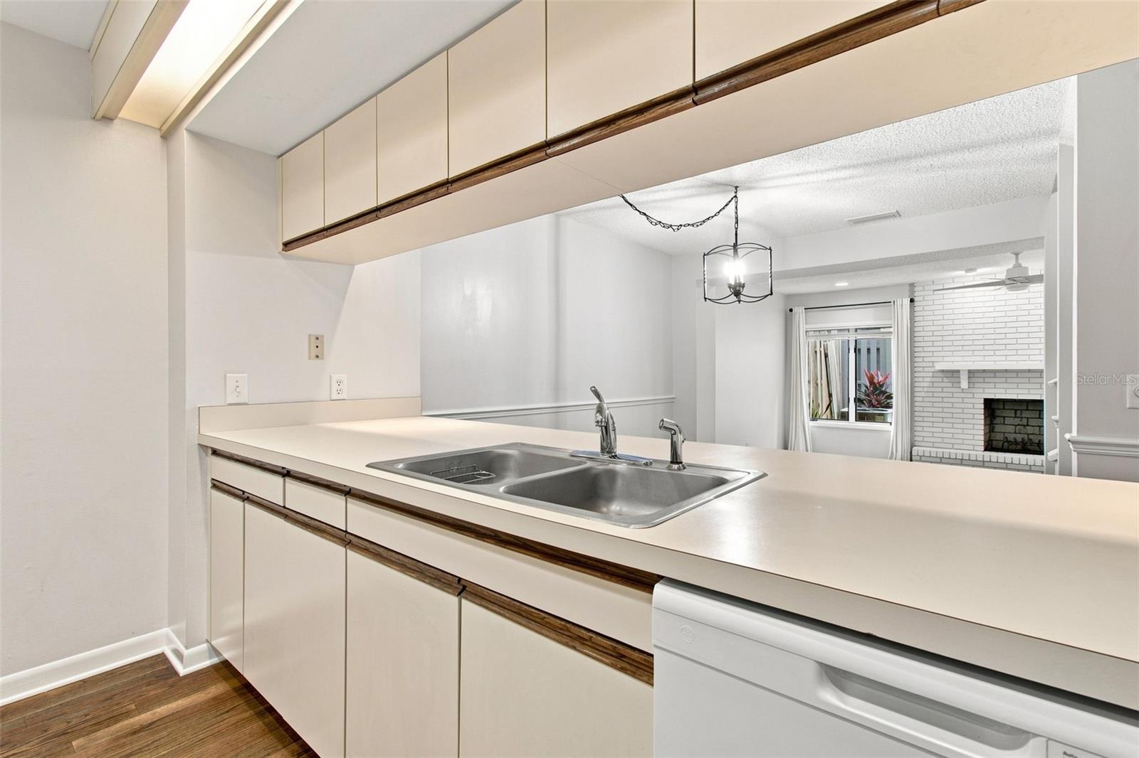 2530 W MARYLAND AVE #C