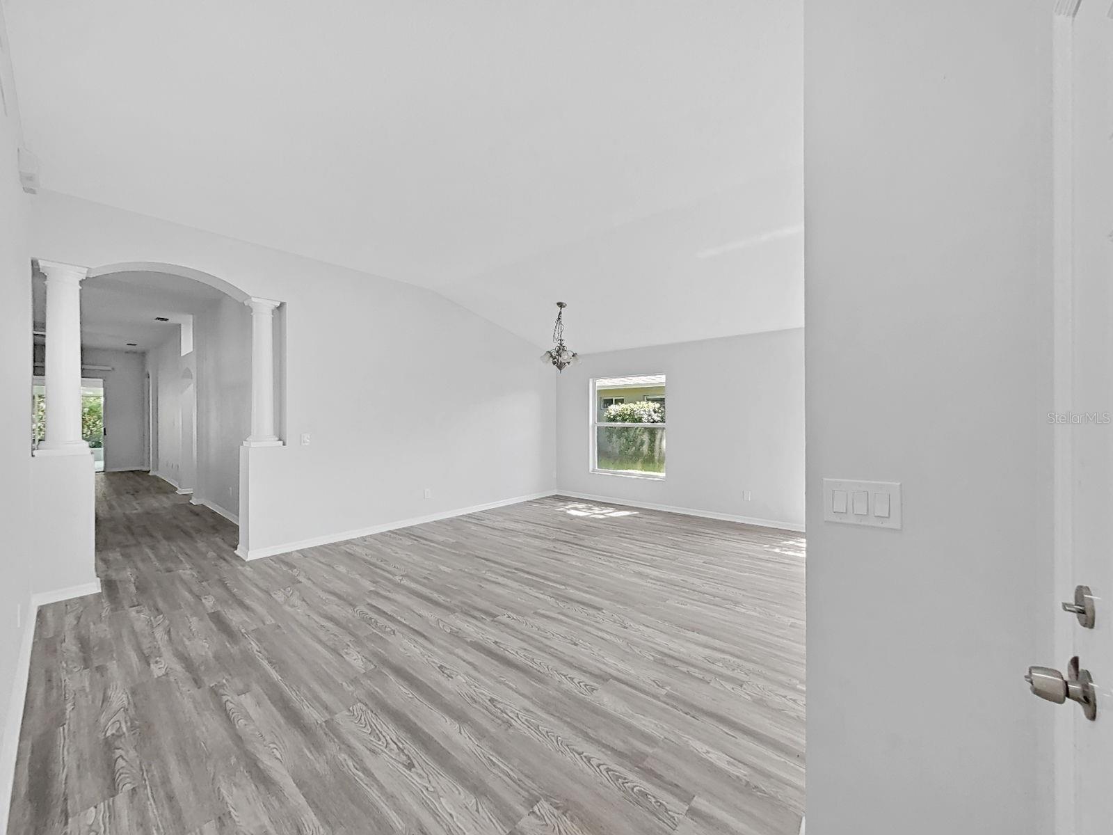 1423 LAKE SHORE RANCH DR