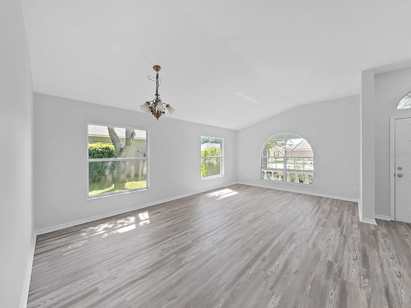 1423 LAKE SHORE RANCH DR