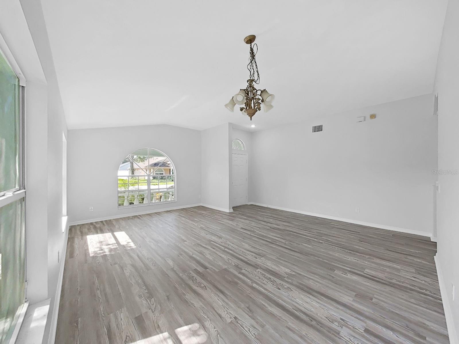 1423 LAKE SHORE RANCH DR