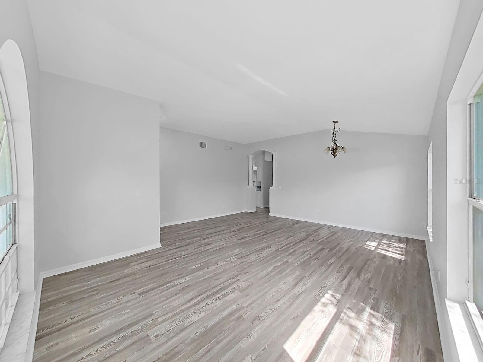 1423 LAKE SHORE RANCH DR