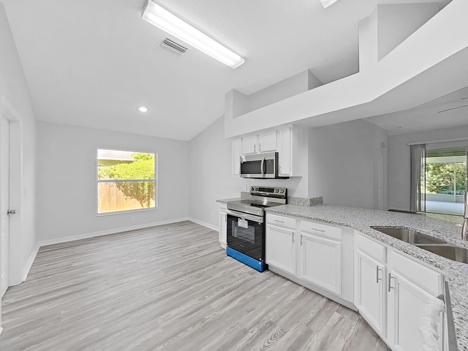 1423 LAKE SHORE RANCH DR