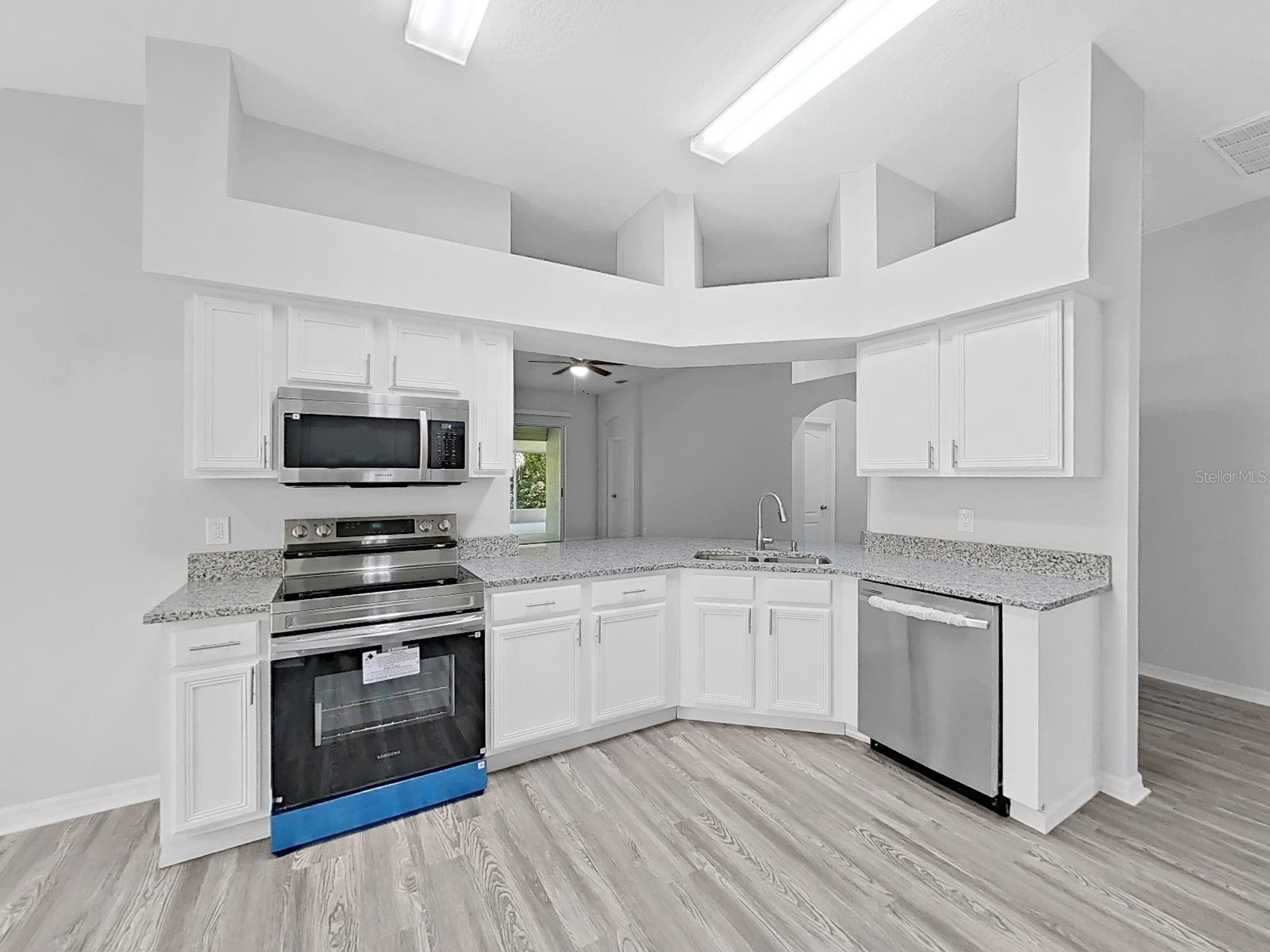1423 LAKE SHORE RANCH DR