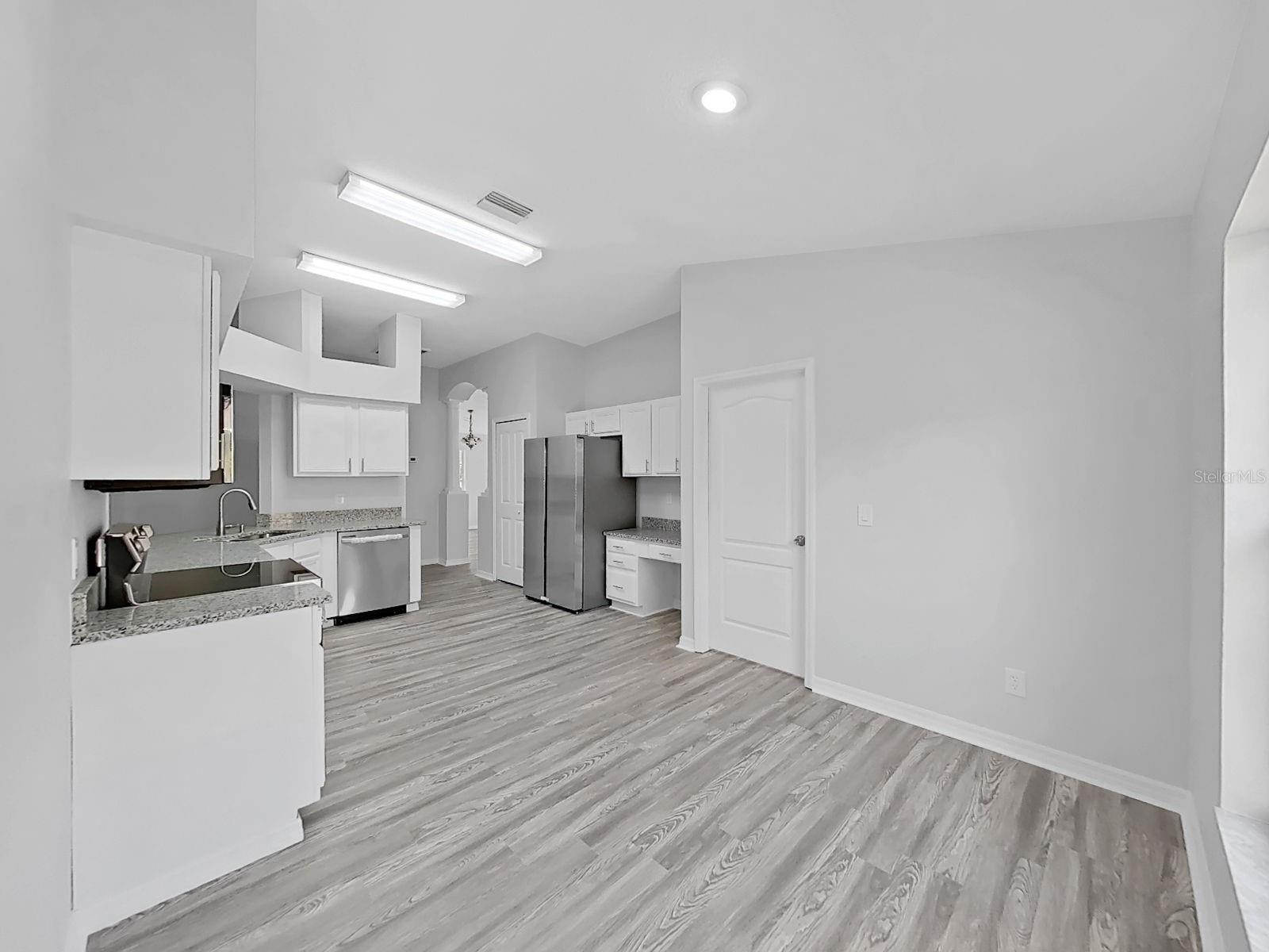 1423 LAKE SHORE RANCH DR