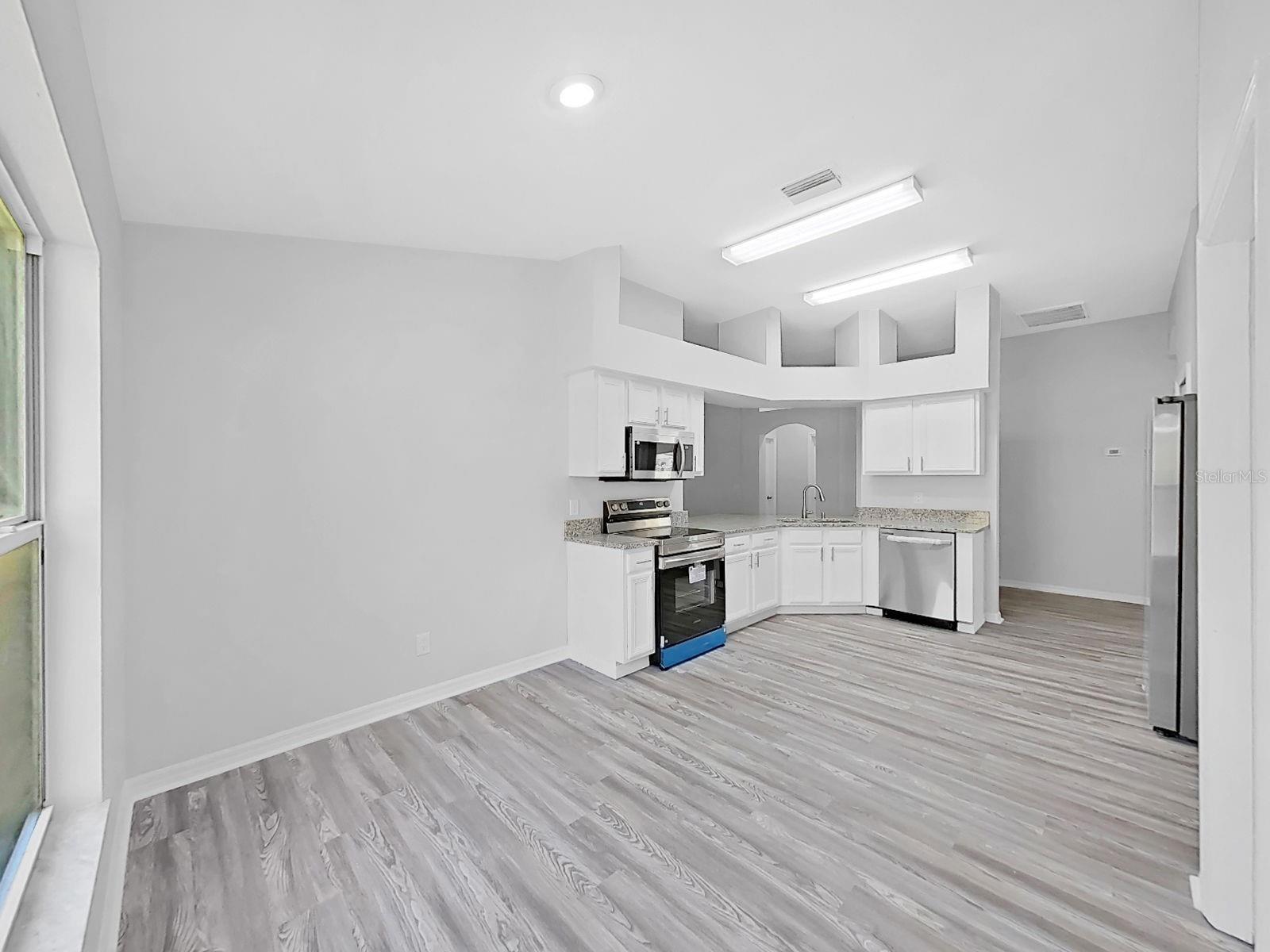 1423 LAKE SHORE RANCH DR