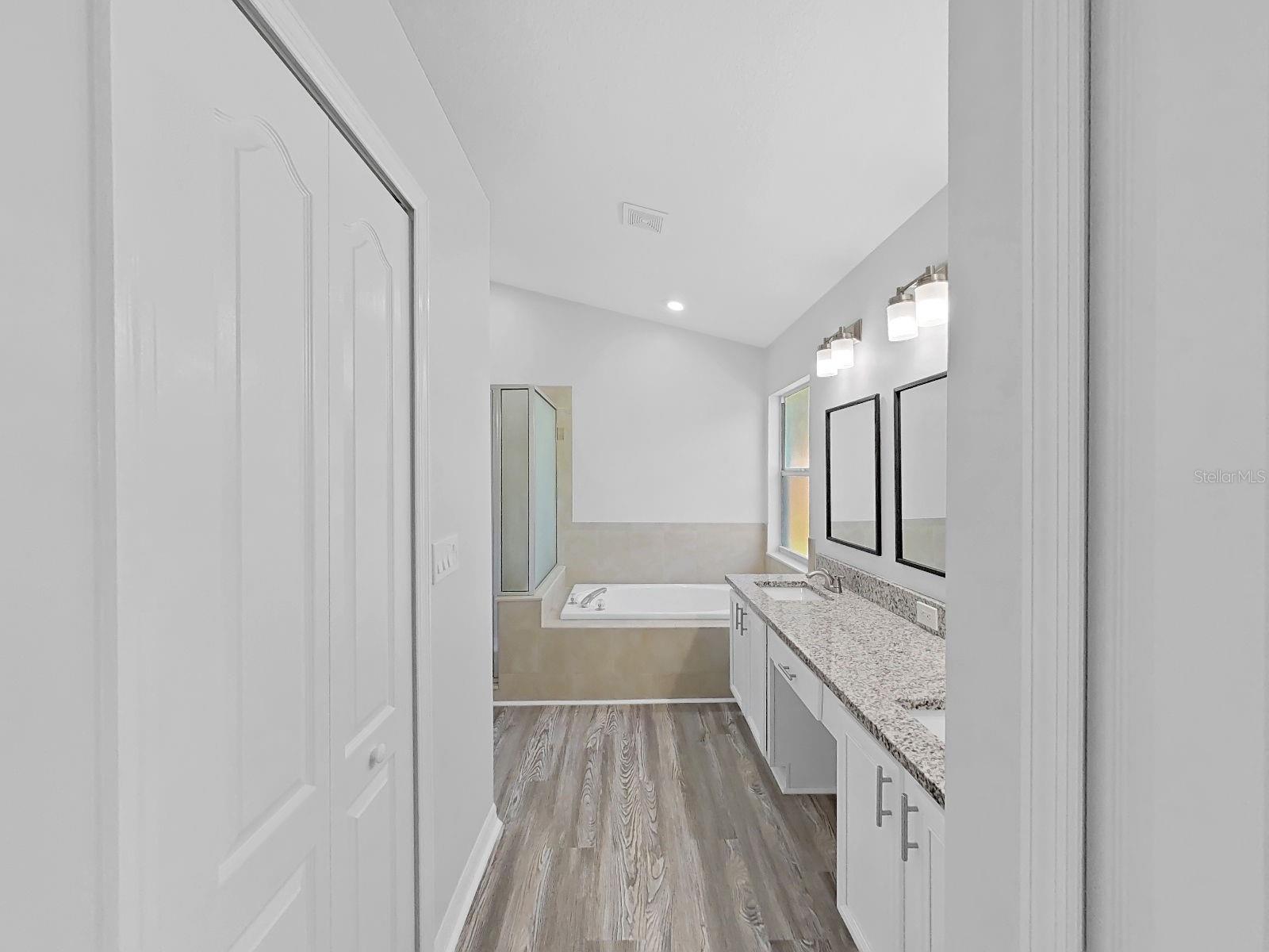 1423 LAKE SHORE RANCH DR