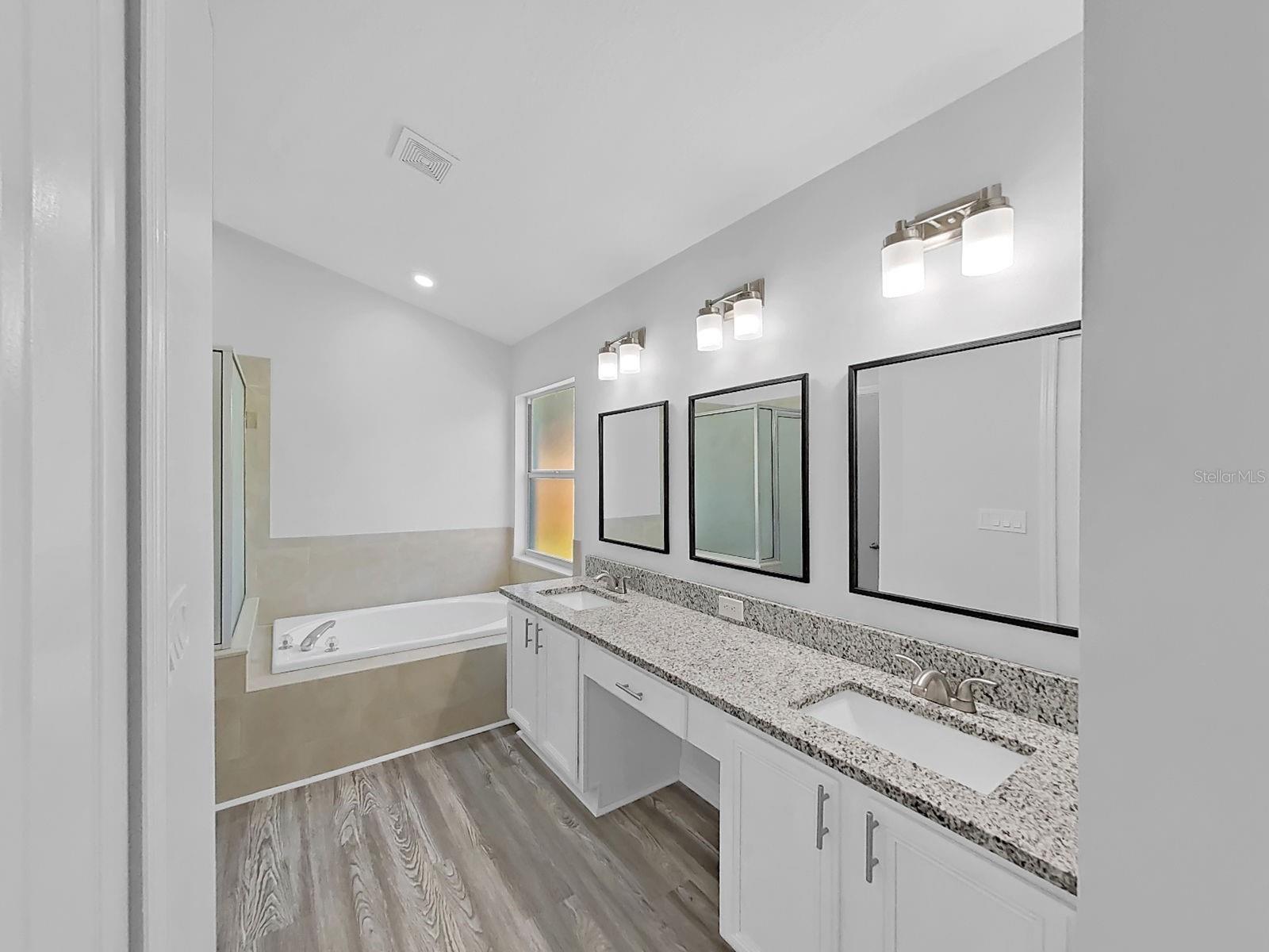 1423 LAKE SHORE RANCH DR