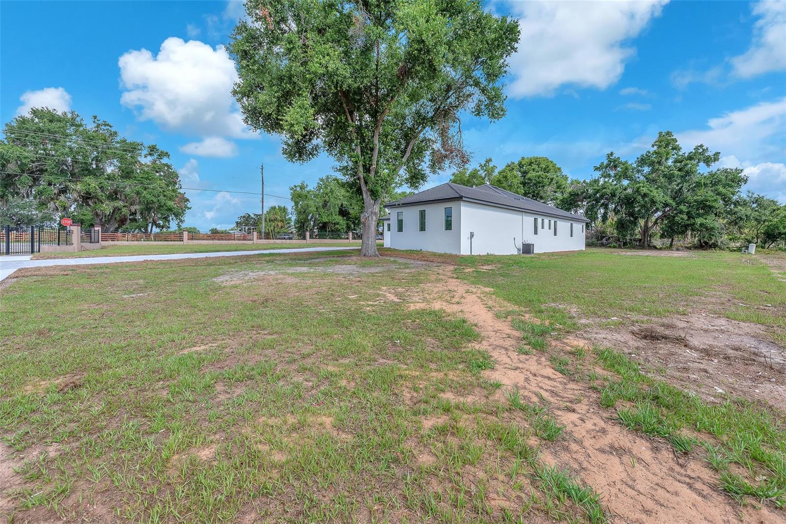 11921 FORT KING HWY