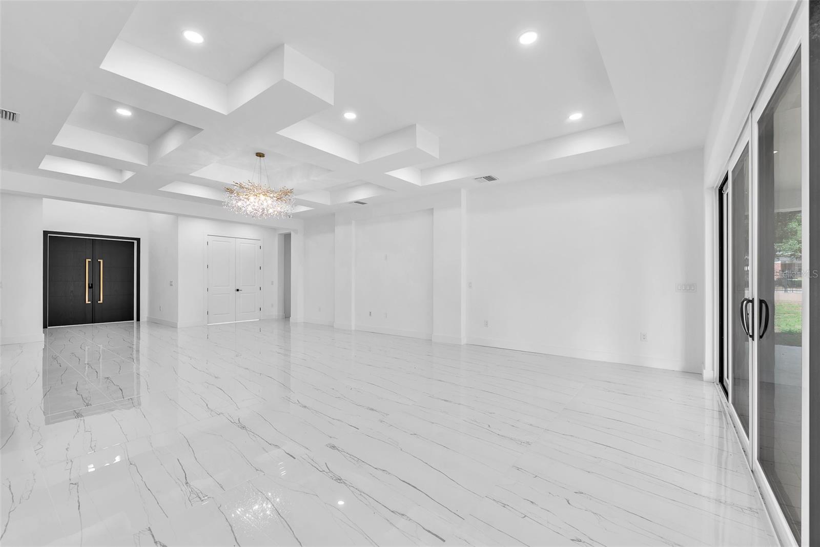 11921 FORT KING HWY