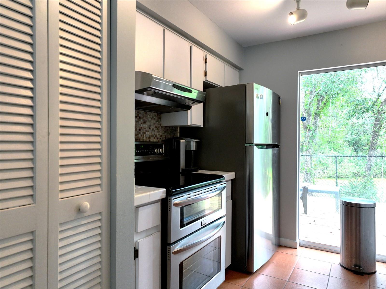 111 OAK LEE DR