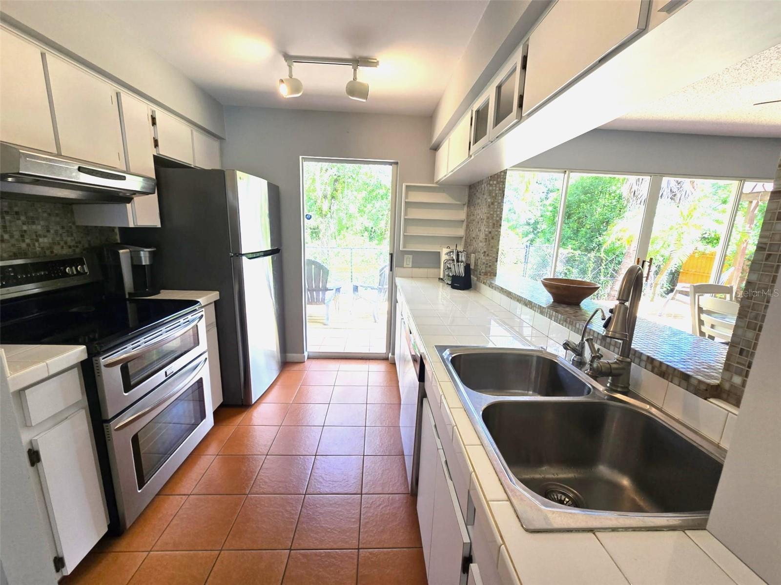 111 OAK LEE DR