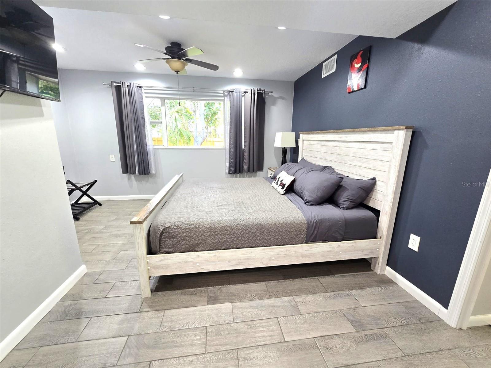 111 OAK LEE DR