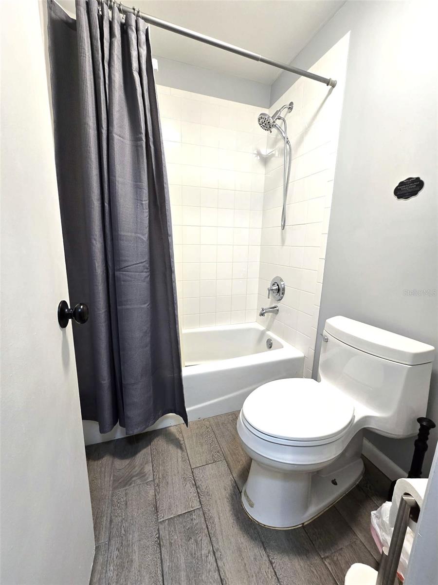 111 OAK LEE DR