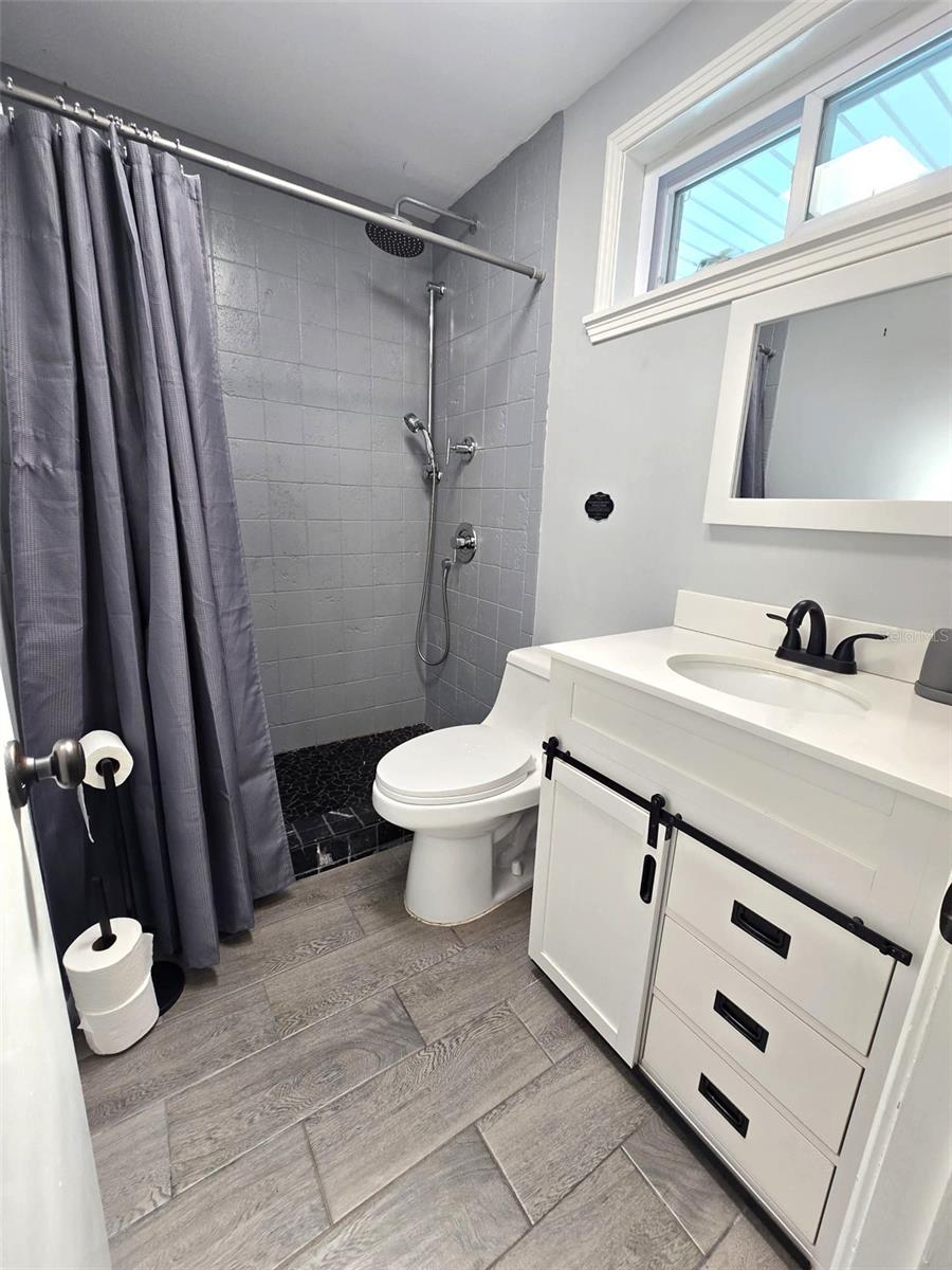 111 OAK LEE DR