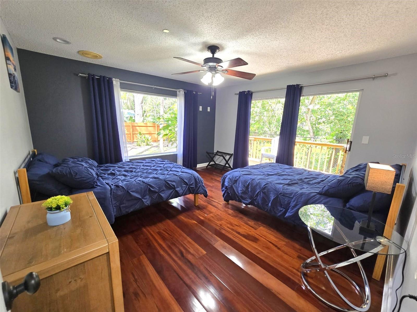 111 OAK LEE DR
