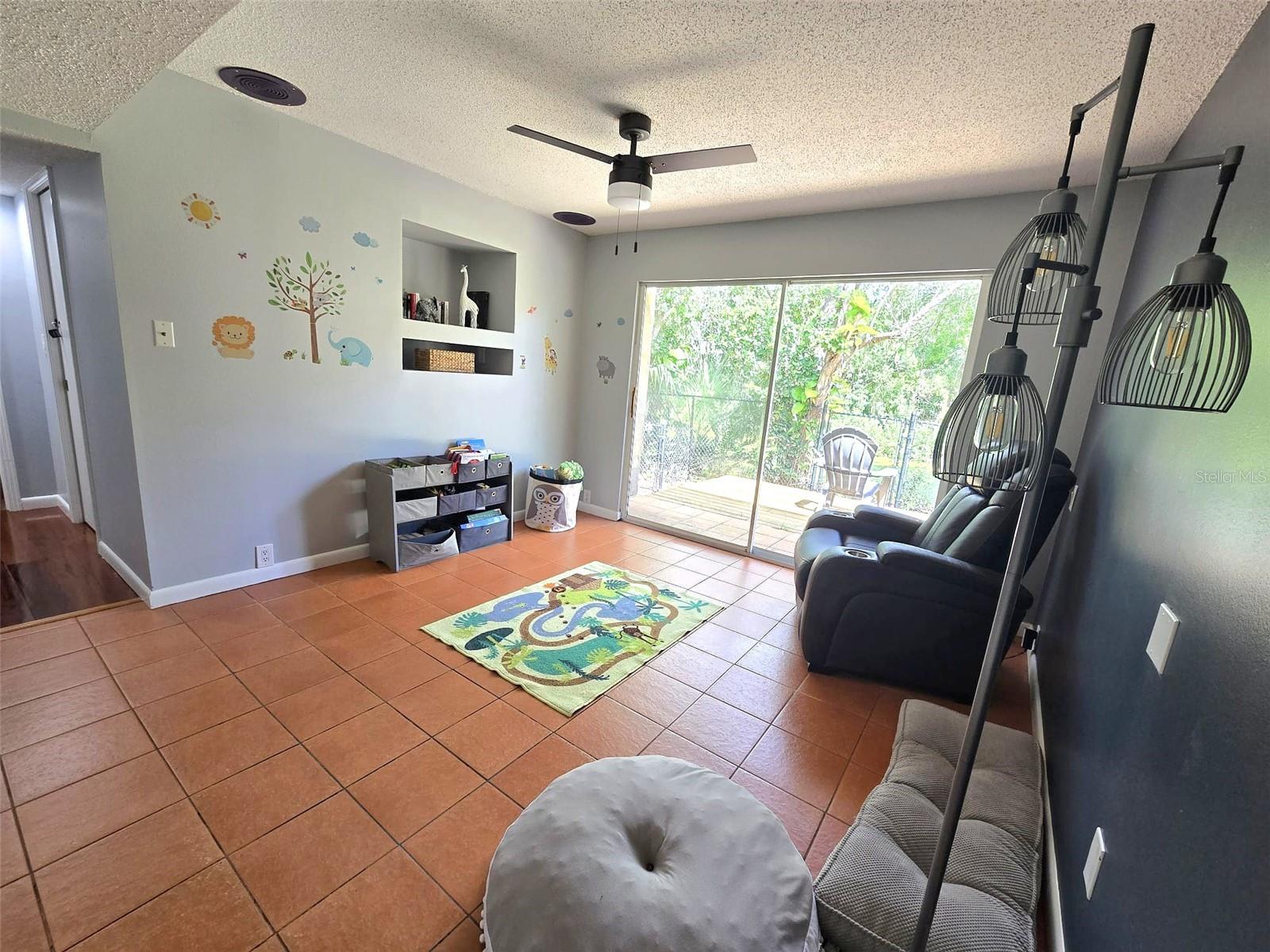 111 OAK LEE DR