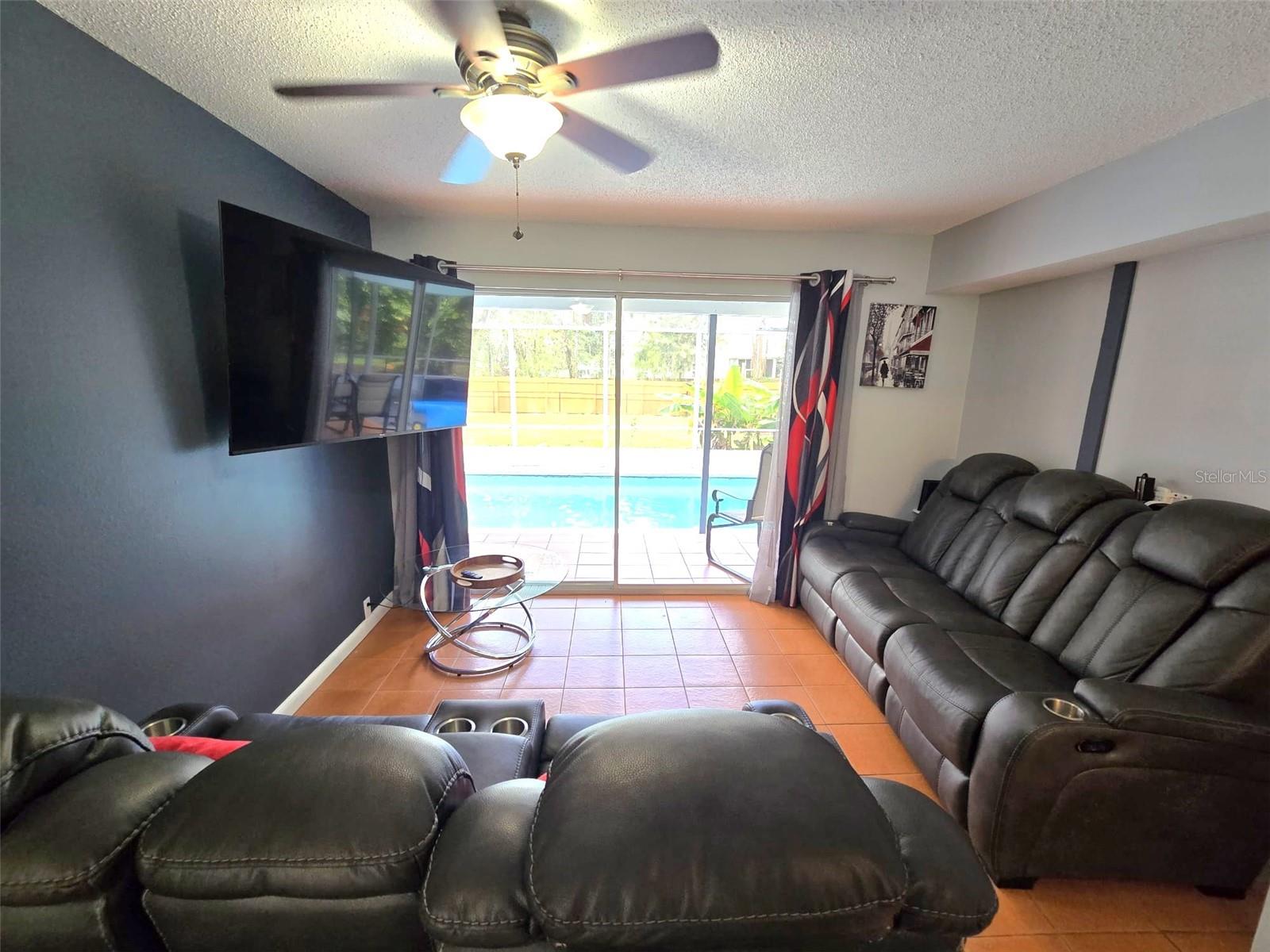 111 OAK LEE DR