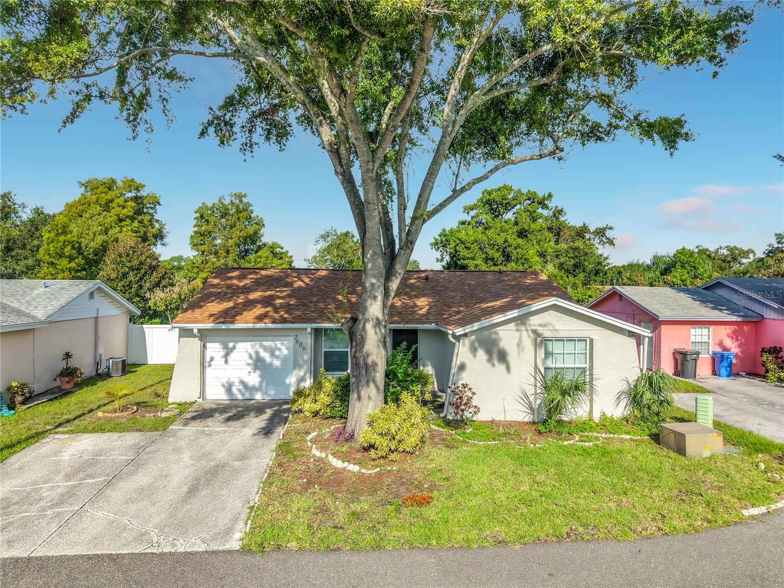 7606 Woodland Oaks Ct, Tampa