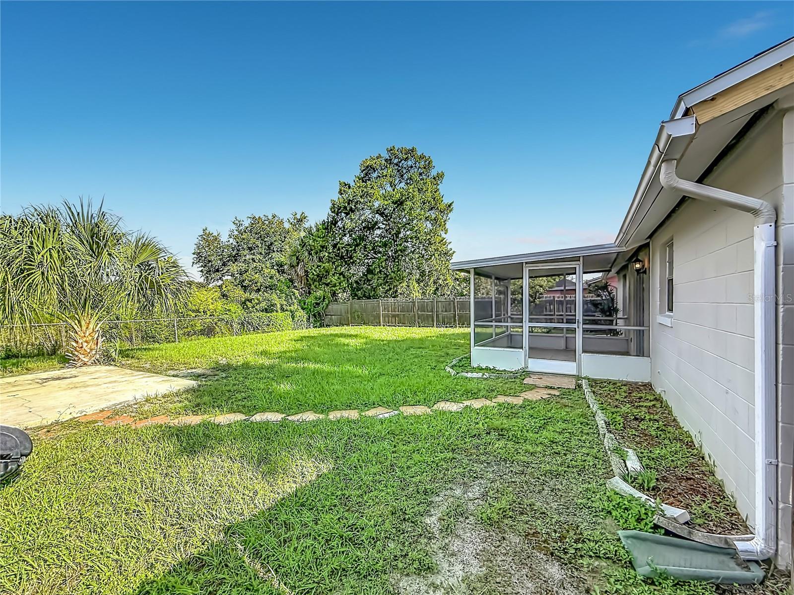 7606 WOODLAND OAKS CT
