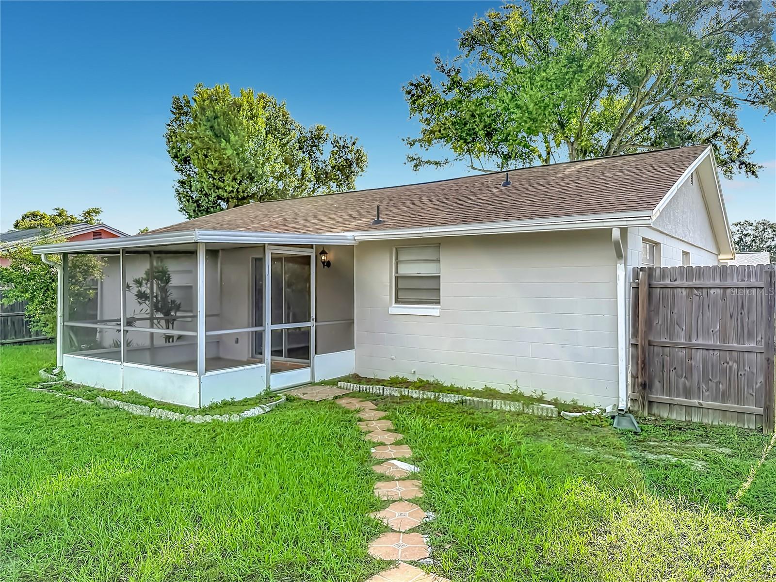 7606 WOODLAND OAKS CT
