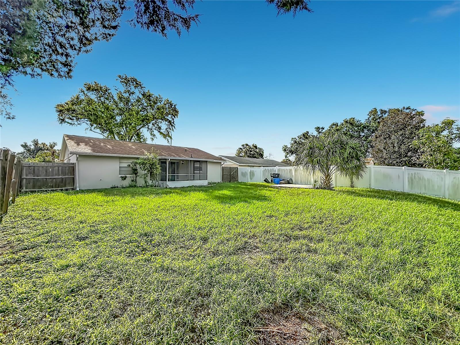 7606 WOODLAND OAKS CT