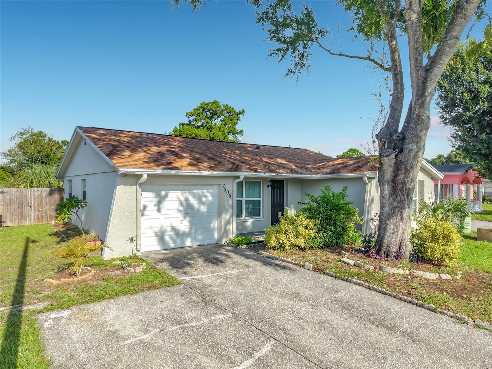 7606 WOODLAND OAKS CT