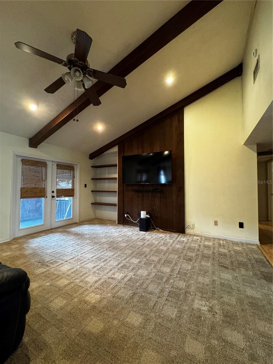 118 EUCLID LOOP